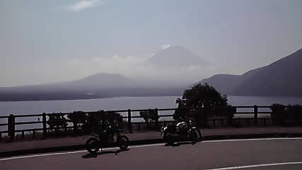 本栖湖から富士山.jpg