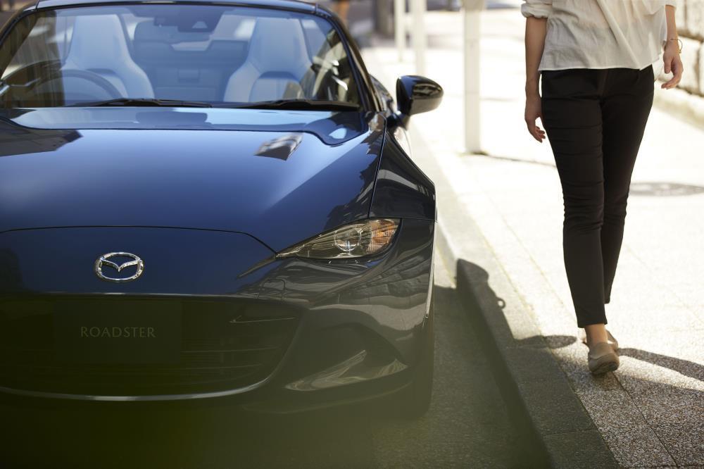 05_2020_roadster_st_ext_front_l.jpg