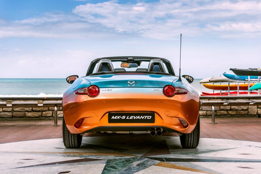 mazda_mx-5_levanto_by_garage_italia_customs_10.jpg