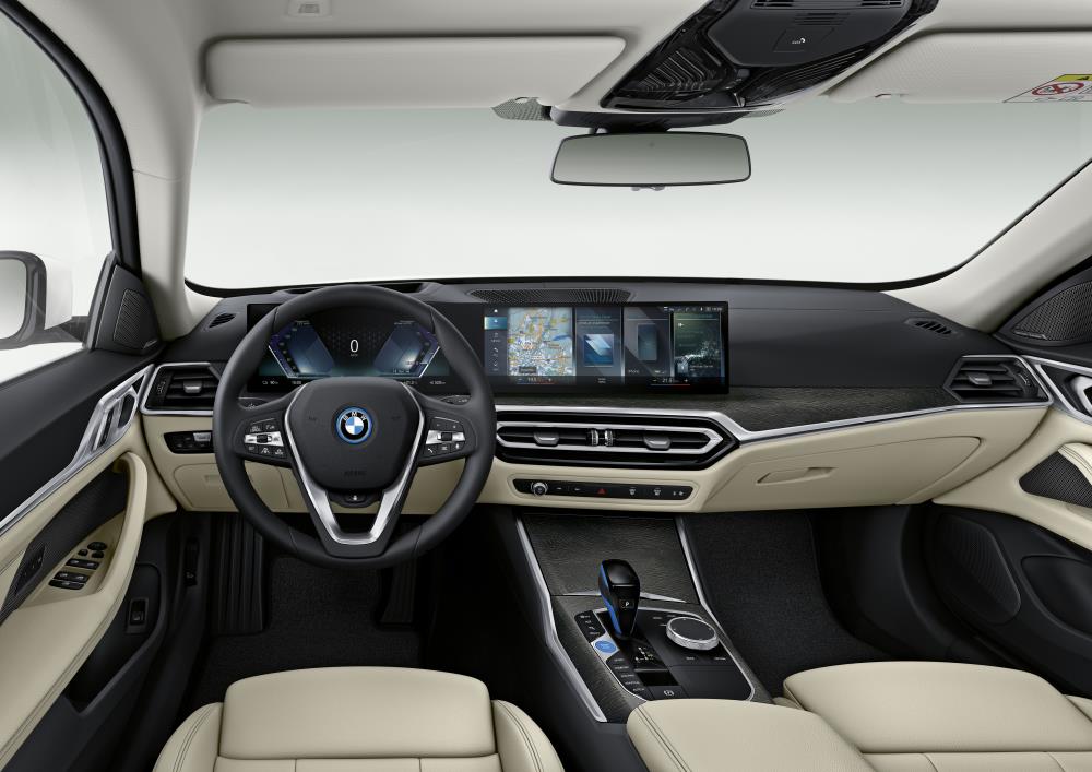 P90422899_highRes_bmw-i4-interieur-6-2.jpg