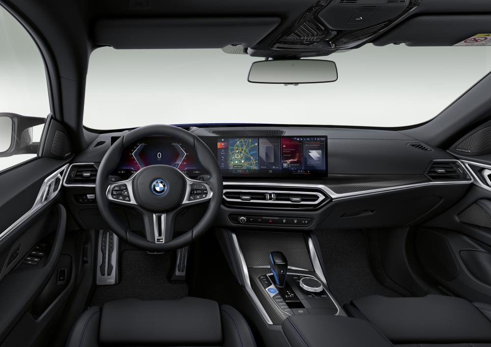 P90424034_highRes_bmw-i4-interieur-6-2.jpg