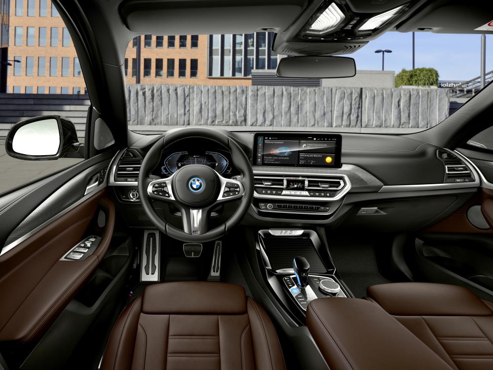 P90432183_highRes_the-new-bmw-ix3-8-20.jpg