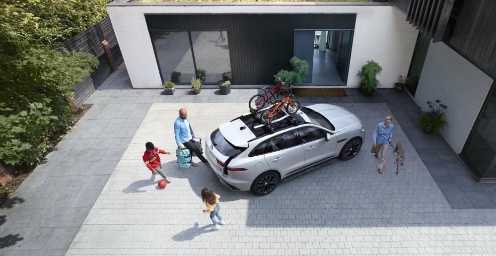 F-PACE R-DYNAMIC SV COLOUR EDITION_06.jpg