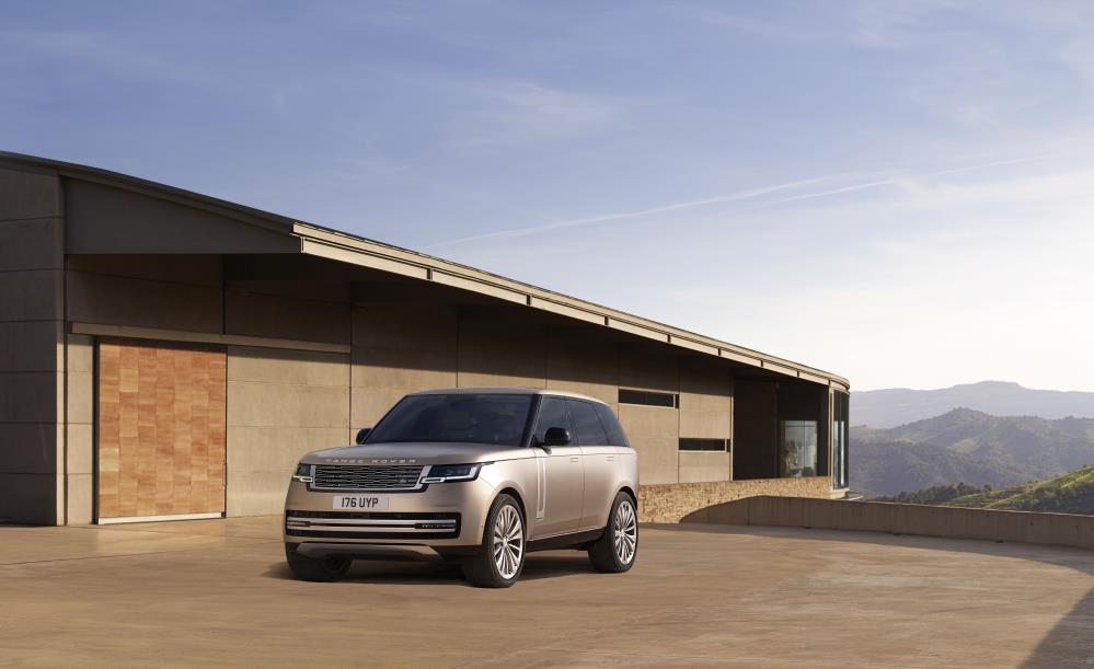 NEW RANGE ROVER_exterior_2.jpg