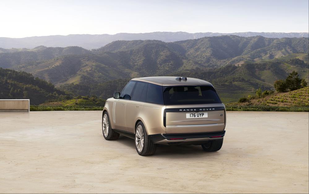 NEW RANGE ROVER_exterior_5.jpg