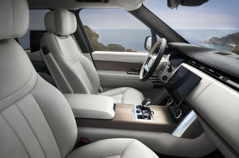 NEW RANGE ROVER_interior_1.jpg