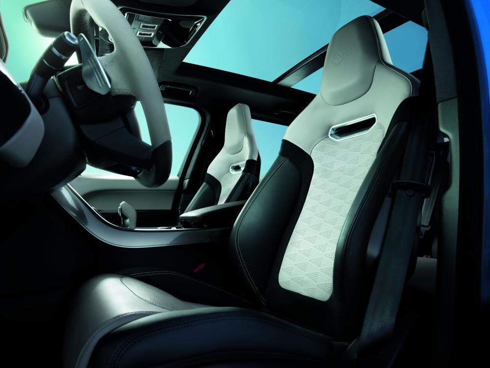 RRS SVR CARBON _interior_3.jpg
