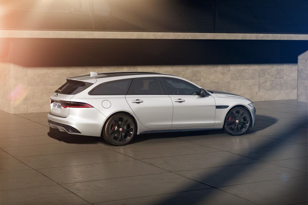 XF SPORTBRAKE_22MY_R DYNAMIC BLACK_1.jpg