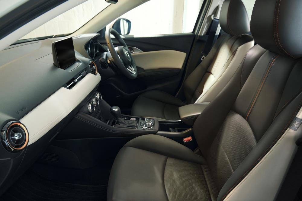 2021_cx-3_japan_interior_background_l.jpg