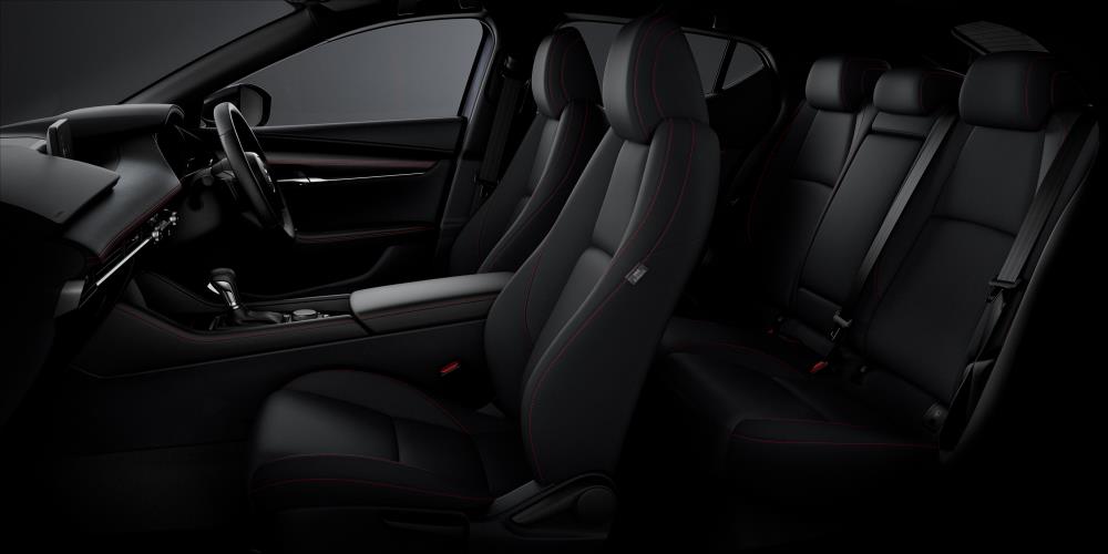 14.mazda3_black_tone_edition_int2_l.jpg